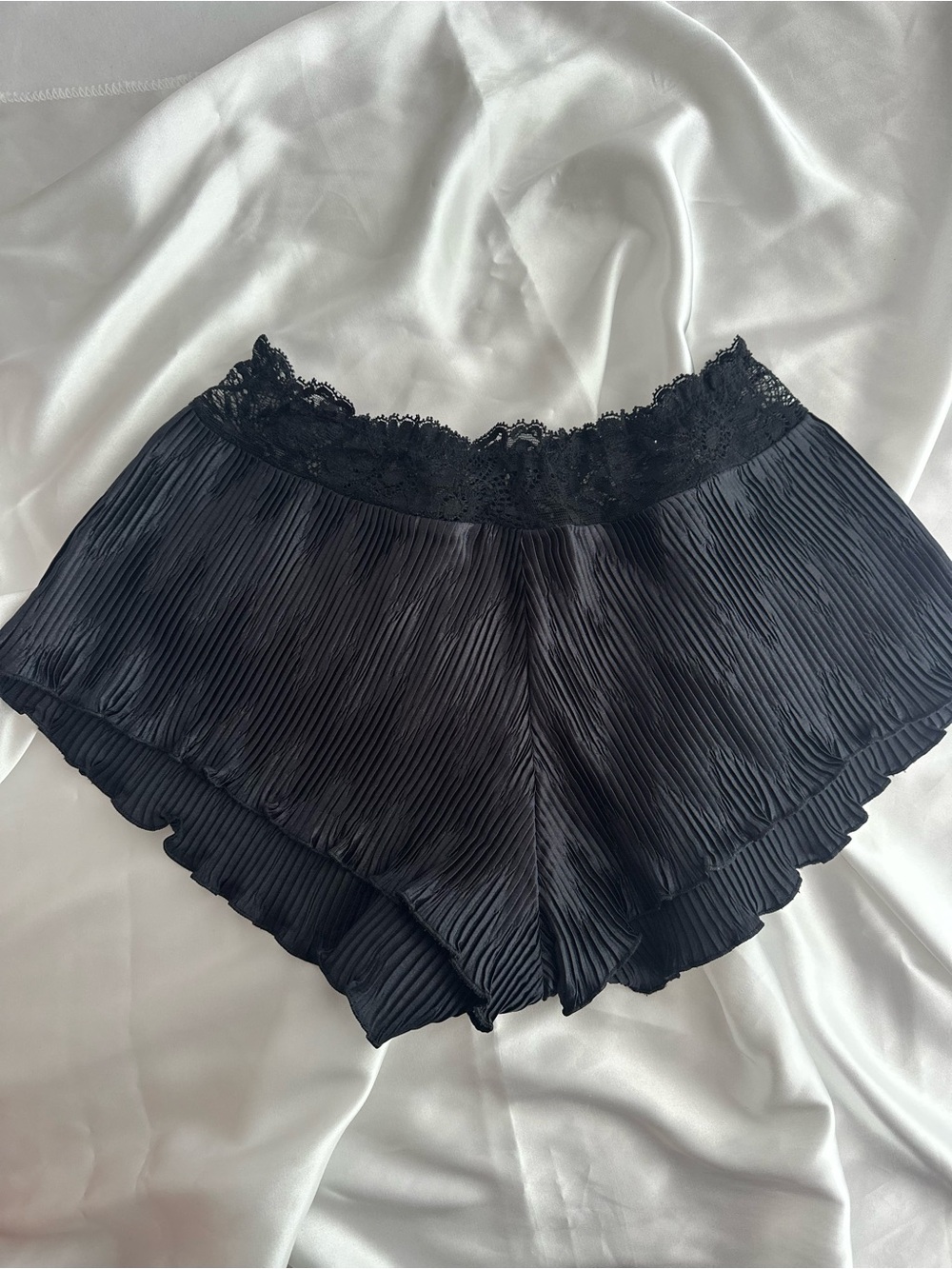 La Perla Vintage Black Lace-Trim Pleated Sleep Shorts. #125